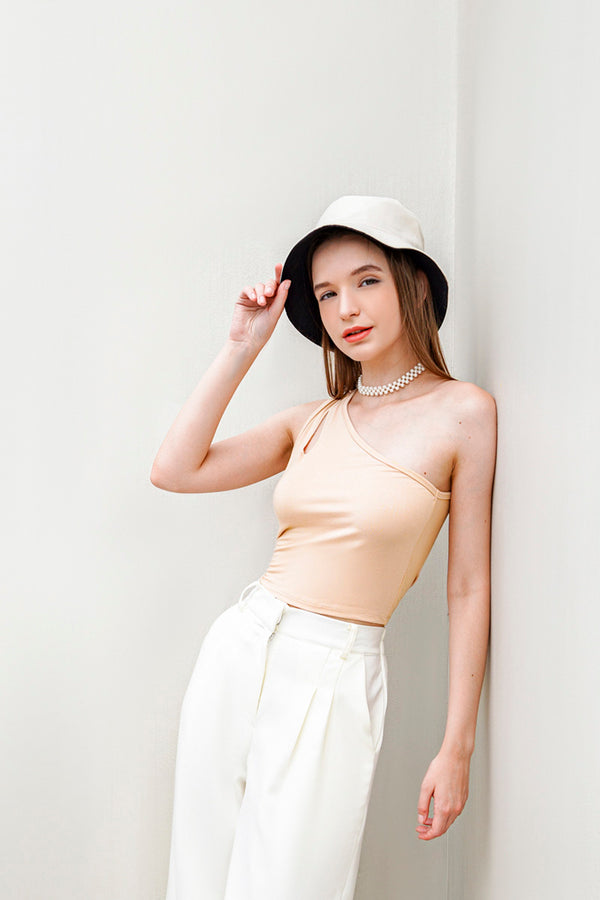 betty cut out top nude